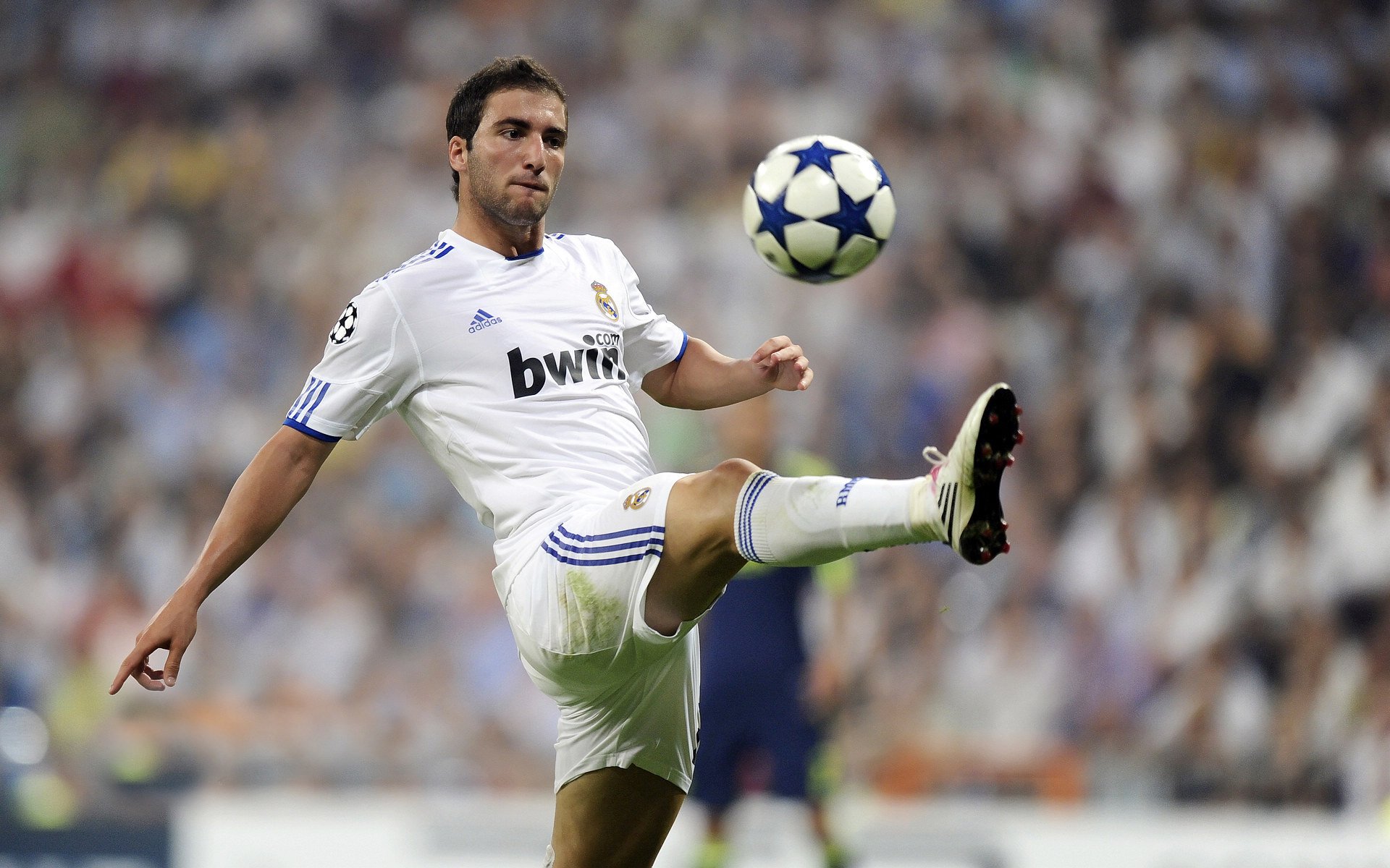 【多角度直播体验】虚拟现实带来沉浸式观赛新玩法,沉浸式虚拟演播室